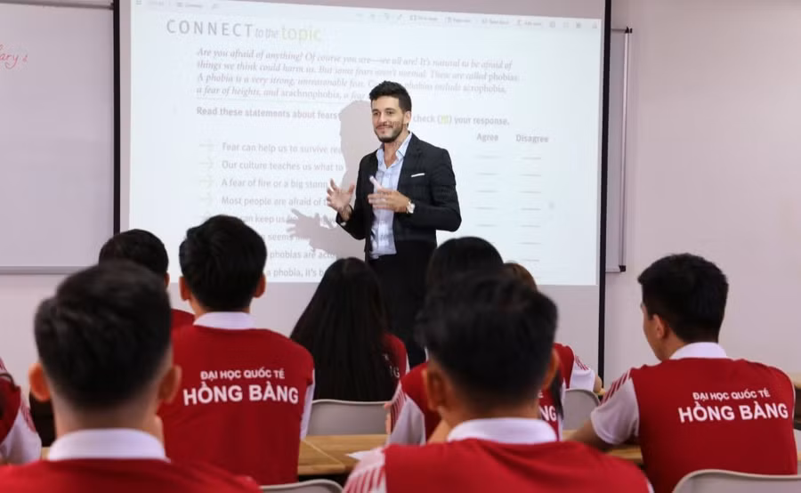 Giảng viên nước ngoài tại Trường ĐH Quốc tế Hồng Bàng (TPHCM). Ảnh: HIU Giảng viên nước ngoài tại Trường ĐH Quốc tế Hồng Bàng (TPHCM). Ảnh: HIU
