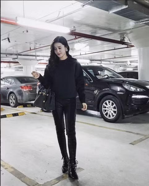 Choáng ngợp trước tủ đồ tiền tỷ của Á hậu Huyền My ảnh 10 choang ngop truoc tu do tien ty cua a hau huyen my - 10