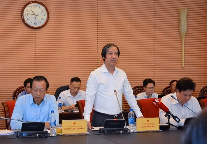 Bộ trưởng GD&amp;ĐT Nguyễn Kim Sơn phát biểu tại cuộc làm việc với Ủy ban Văn hóa, Giáo dục của Quốc hội ngày 17/10.