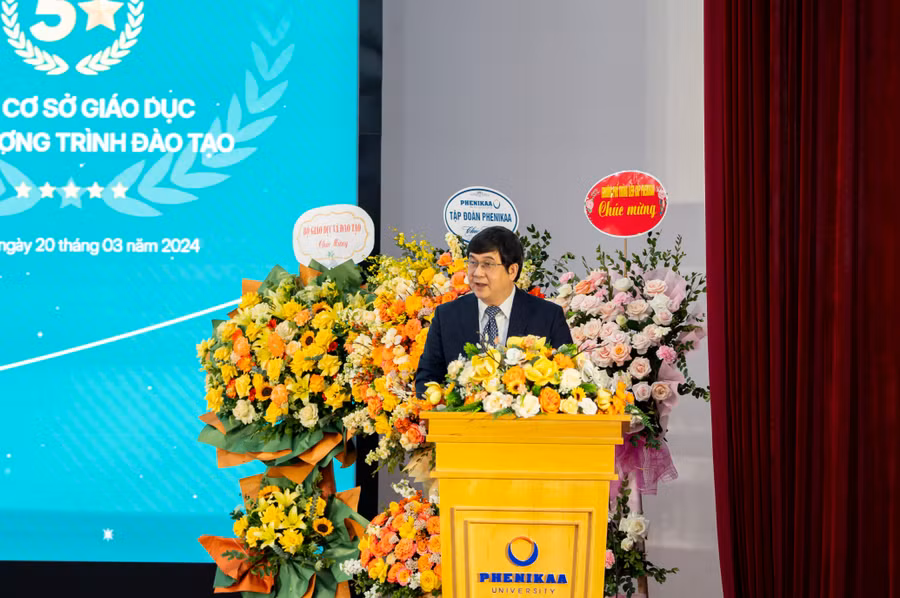 GS.TS Phạm Thành Huy, Hiệu trưởng Trường ĐH Phenikaa phát biểu tại buổi lễ. GS.TS Phạm Thành Huy, Hiệu trưởng Trường ĐH Phenikaa phát biểu tại buổi lễ.