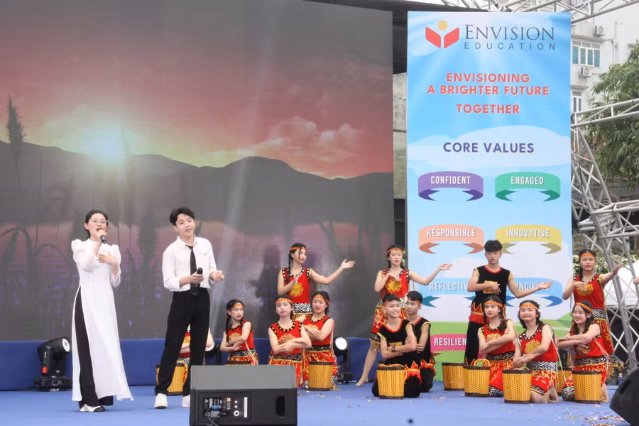 Tiết mục văn nghệ tại triển lãm.