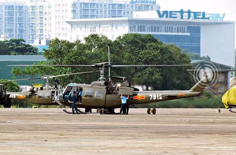 Dieu chua biet ve truc thang UH-1 Viet Nam bi roi-Hinh-2