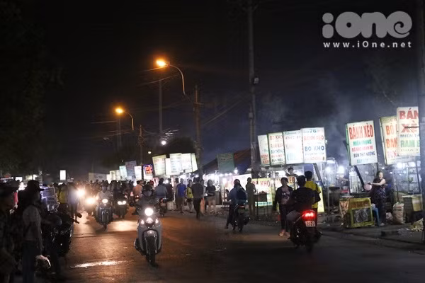 khu-m-thuc-bat-ngan-do-an-vat-tai-cho-dem-sinh-vien-thu-duc