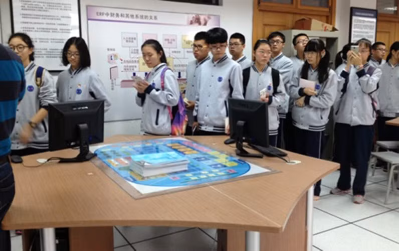 Học sinh Trung Quốc cạnh tranh nhau rất quyết liệt.