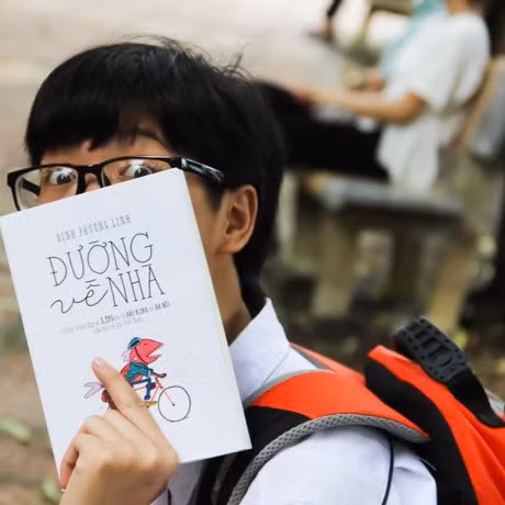 9X bat xe tu Bac Ninh ra Ha Noi noi chuyen voi Tay de hoc tieng Anh - Anh 9