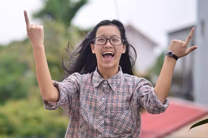 9X bắt xe từ Bắc Ninh ra Hà Nội nói chuyện với người nước ngoài để học tiếng Anh