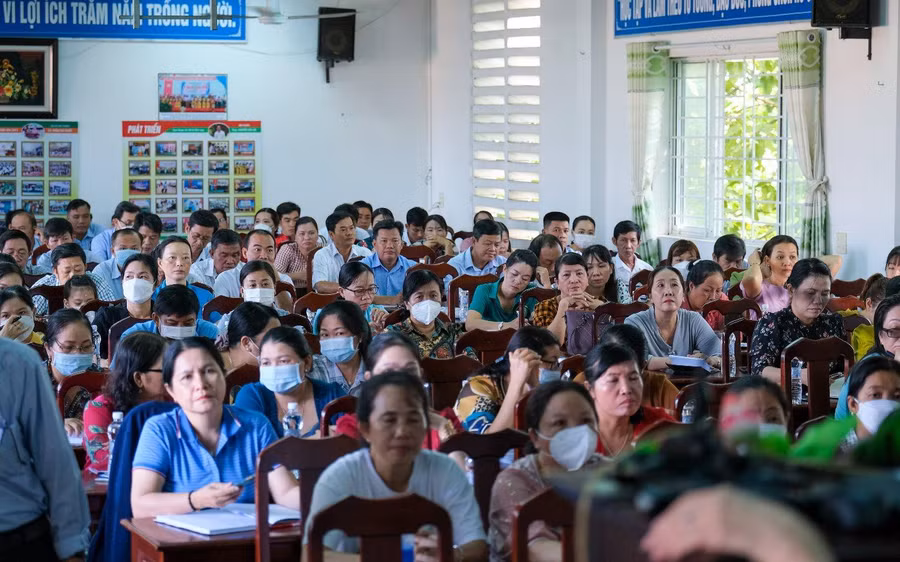 Cán bộ quản lý, giáo viên tham gia tập huấn.