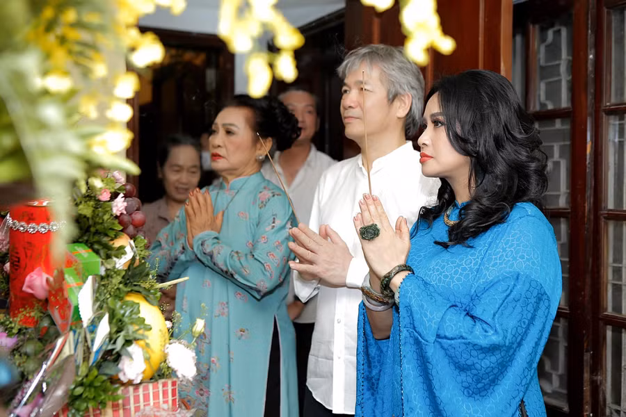 Thanh Lam chia sẻ đây là một ngày vui và đầm ấm với gia đình bạn bè cảm ơn những thiện duyên. Tri ân cuộc sống muôn mầu. Cảm ơn những tình cảm của bạn bè chúc phúc cho Lam.