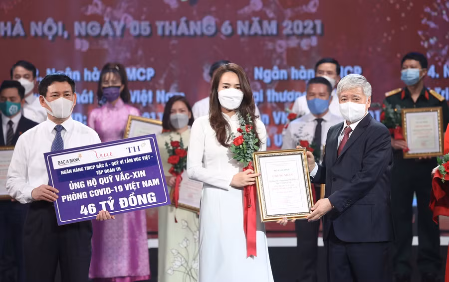 Tập đoàn TH ủng hộ 46 tỷ đồng vào Quỹ Vắc-xin phòng chống Covid-19.