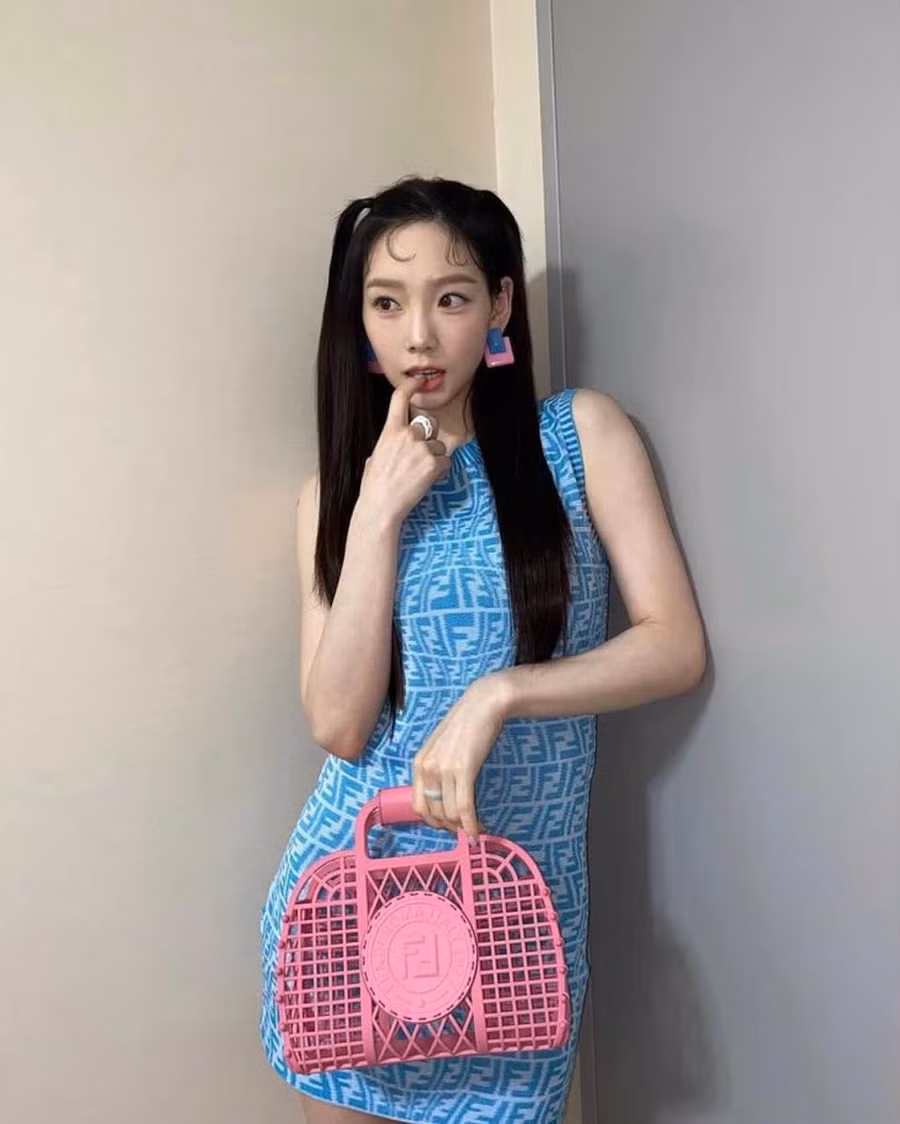 Taeyeon thường xuyên khoe ngoại hình đáng yêu như búp bê của mình trên mạng xã hội! Chỉ cần lướt qua trang cá nhân Instagram của cô ấy, Sone đã có thể mỉm cười.