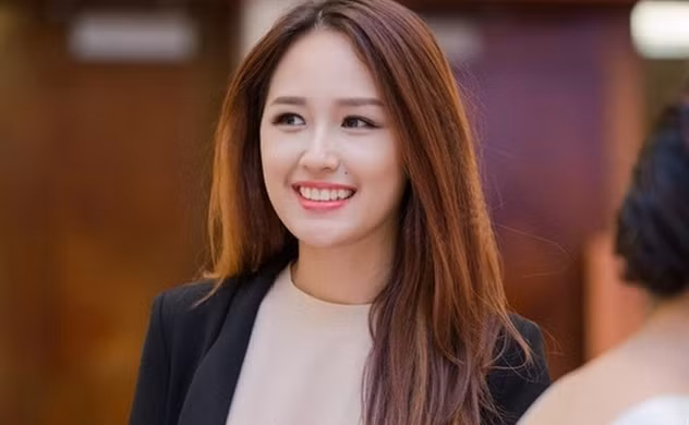 Hoa hậu Việt Nam Mai Phương Thúy bất ngờ đăng ký làm tình nguyện viên chống dịch COVID-19.
