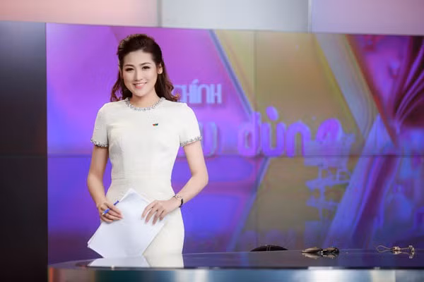 Những Hoa hậu, Á hậu dấn thân làm nghề báo ảnh 5