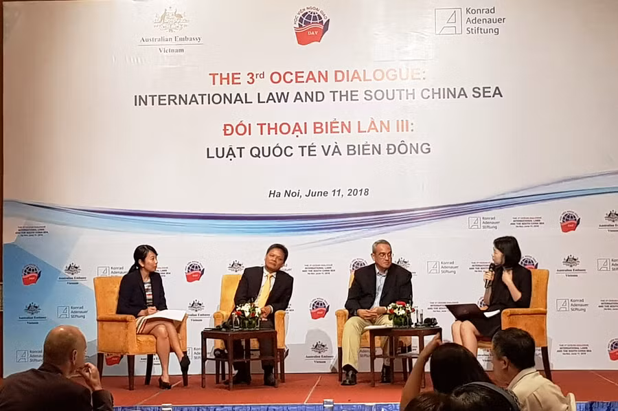 Các diễn giả tham gia buổi đối thoại Các diễn giả tham gia buổi đối thoại