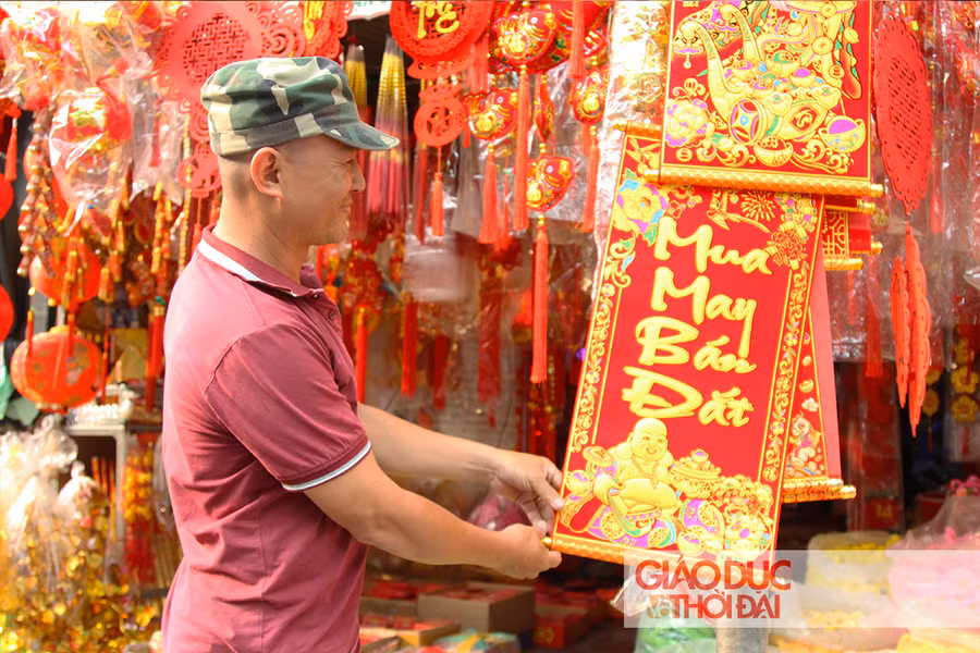 Chú Chu Hải Bình chia sẻ về công việc bán hàng tại đường Hải Thượng Lãn Ông.