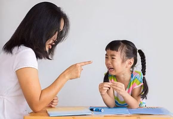 Những thời điểm bố mẹ nhất định không nên mắng con - Ảnh 2 Những thời điểm bố mẹ nhất định không nên mắng con - Ảnh 2