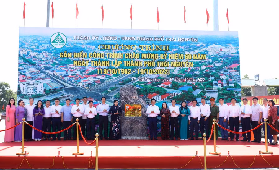 Ông Nguyễn Thanh Hải, UVTƯ Đảng, Bí thư Tỉnh ủy Thái Nguyên cùng Ban thường vụ Tỉnh ủy, lãnh đạo TP Thái Nguyên gắn biển nhiều công trình dự án trọng điểm trong thành phố. Ông Nguyễn Thanh Hải, UVTƯ Đảng, Bí thư Tỉnh ủy Thái Nguyên cùng Ban thường vụ Tỉnh ủy, lãnh đạo TP Thái Nguyên gắn biển nhiều công trình dự án trọng điểm trong thành phố.