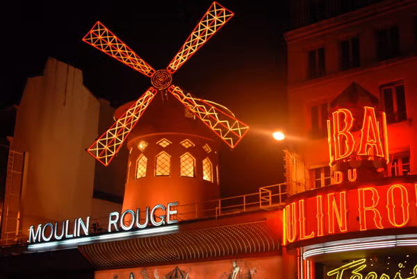 Vén màn cuộc sống của các vũ nữ gợi cảm trong hộp đêm ăn chơi bậc nhất Paris