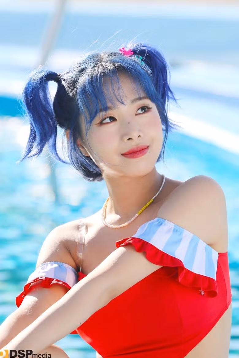 10. Chaewon (APRIL)