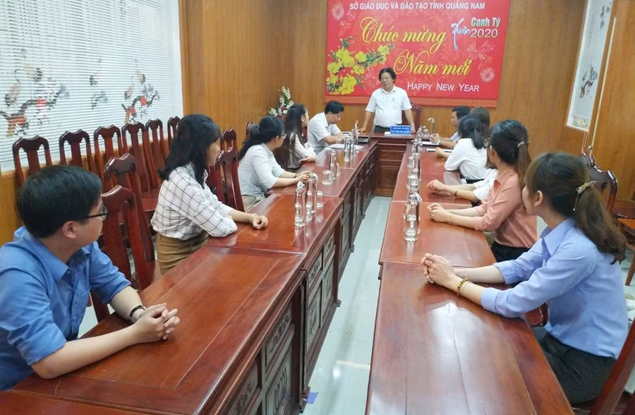 Sở GD&amp;ĐT Quảng Nam gặp mặt SV tốt nghiệp ĐH sư phạm loại xuất sắc