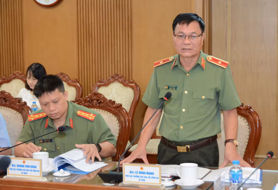 Thiếu tướng Lê Minh Mạnh phát biểu tại hội nghị công tác tổ chức Kỳ thi tốt nghiệp THPT năm 2023 giữa Ban Chỉ đạo cấp quốc gia với Ban Chỉ đạo cấp tỉnh Thiếu tướng Lê Minh Mạnh phát biểu tại hội nghị công tác tổ chức Kỳ thi tốt nghiệp THPT năm 2023 giữa Ban Chỉ đạo cấp quốc gia với Ban Chỉ đạo cấp tỉnh