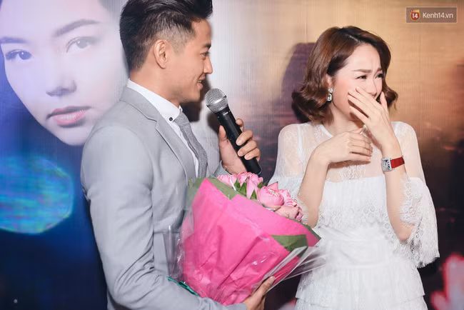 Minh Hằng xúc động khi Quý Bình tỏ tình và hôn môi lãng mạn trong họp báo - Ảnh 3.