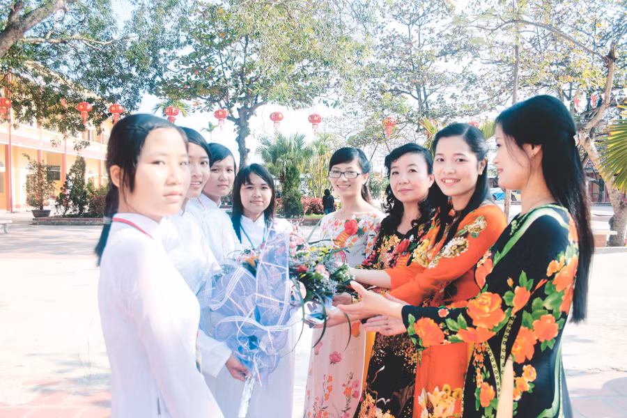 Truyền thống tôn sư trọng đạo ngày càng được bồi đắp. Ảnh: Minh Phong Truyền thống tôn sư trọng đạo ngày càng được bồi đắp. Ảnh: Minh Phong