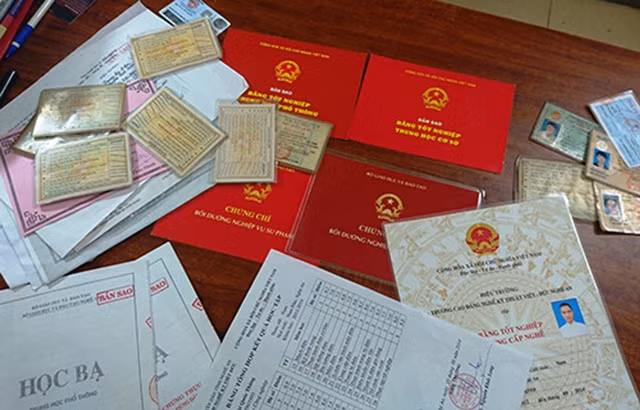 Nhiều cơ sở làm phôi chứng chỉ giả bị lực lượng chức năng phát hiện.