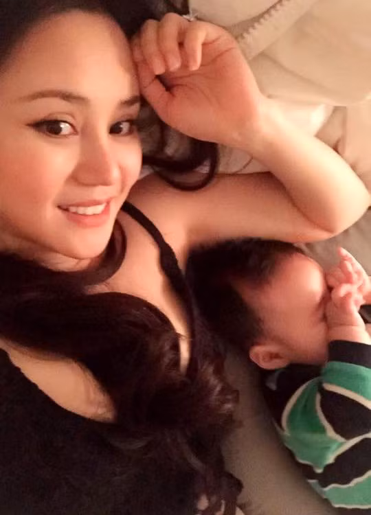 Vy Oanh: "Ông xã luôn yêu thương và lo lắng cho mẹ con tôi"