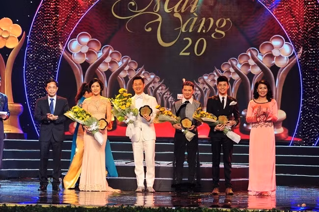 Hoài Linh lập kỷ lục lần thứ 10 đoạt giải Mai Vàng - Ảnh 10 Hoài Linh lập kỷ lục lần thứ 10 đoạt giải Mai Vàng - Ảnh 10