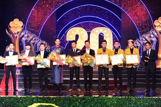 Hoài Linh lập kỷ lục lần thứ 10 đoạt giải Mai Vàng - Ảnh 9 Hoài Linh lập kỷ lục lần thứ 10 đoạt giải Mai Vàng - Ảnh 9