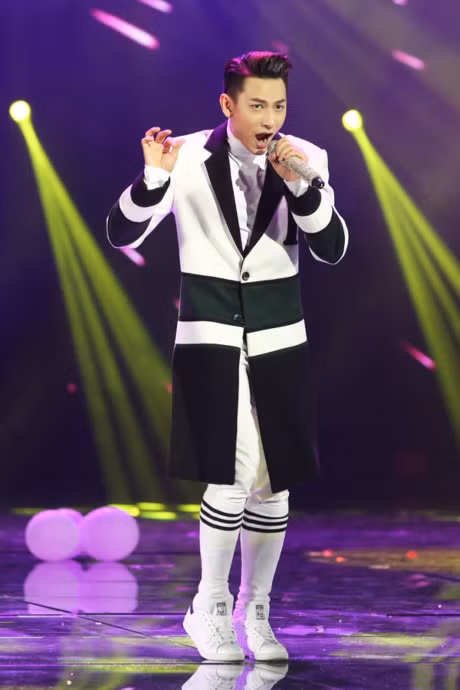 Ho Ngoc Ha khoe lung tran, nong nan quyen ru Dam Vinh Hung - Anh 17