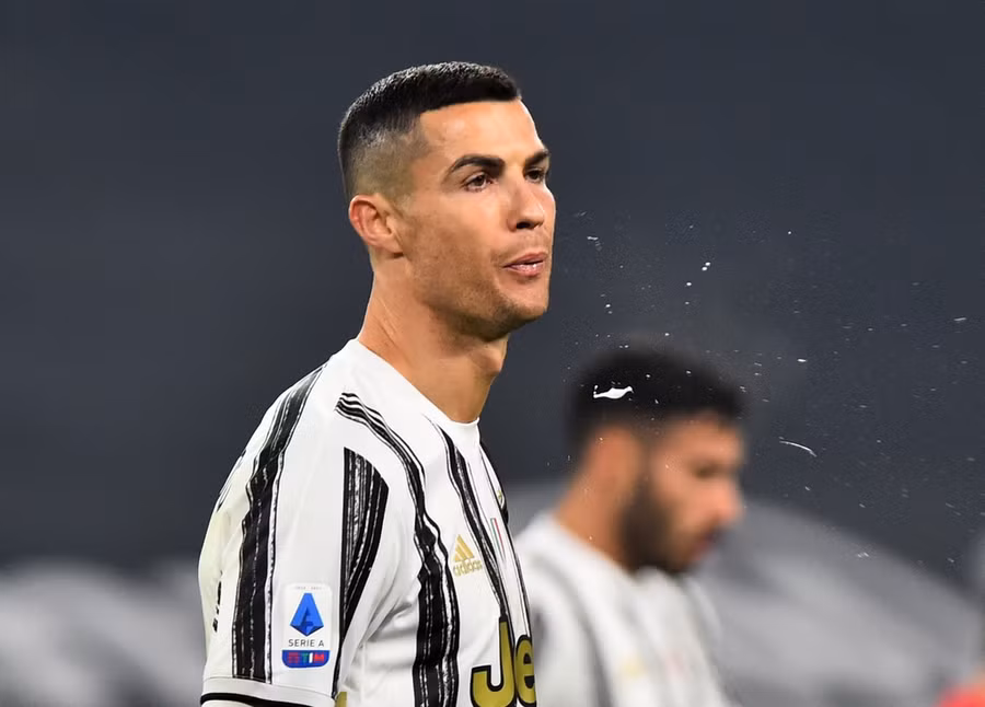Thất bại của Juventus đồng nghĩa với việc chỉ còn một CLB tại Serie A duy trì mạch bất bại, đó là AC Milan. Trận thua Fiorentina, cộng với việc bị BTC Serie A lấy lại 3 điểm khiến Ronaldo cùng đồng đội bị đội đầu bảng bỏ xa đến 8 điểm.