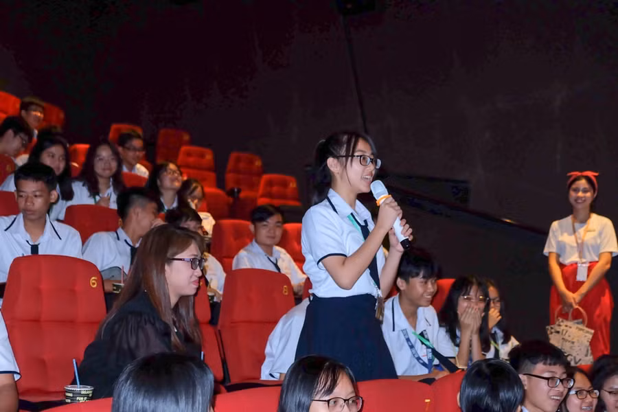 Các em HS hào hứng chia sẻ. Các em HS hào hứng chia sẻ.