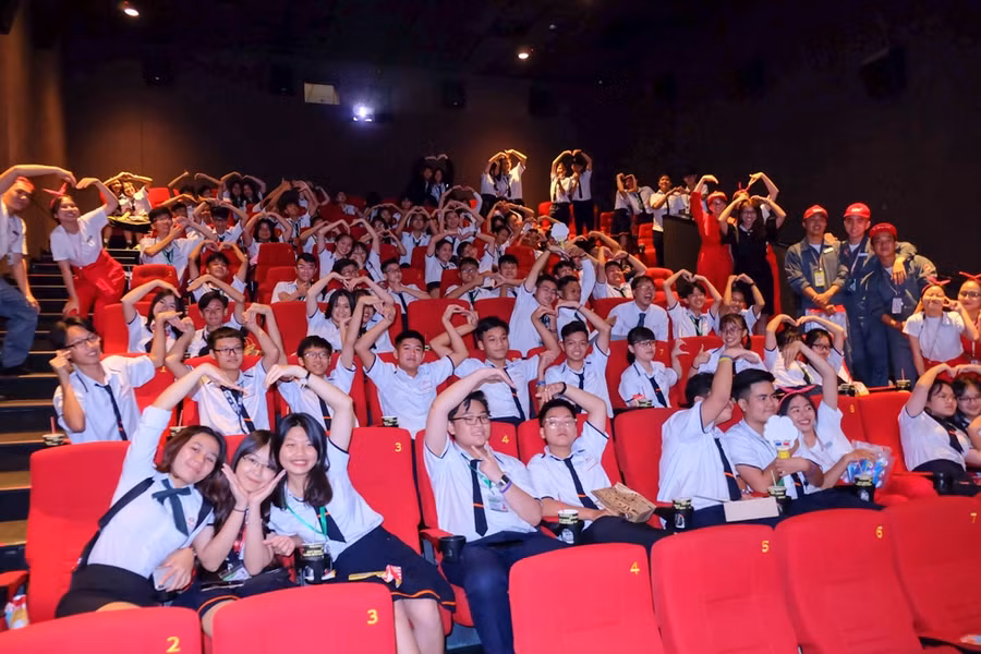 Thầy, trò Trường THPT FPT Cần Thơ hào hứng tham gia chương trình. Thầy, trò Trường THPT FPT Cần Thơ hào hứng tham gia chương trình.