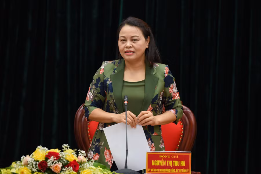 Bí thư Tỉnh ủy Nguyễn Thị Thu Hà phát biểu tại buổi làm việc. Bí thư Tỉnh ủy Nguyễn Thị Thu Hà phát biểu tại buổi làm việc.