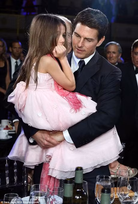 Cuoc song trai nguoc cua con gai Beckham va Tom Cruise - Anh 3