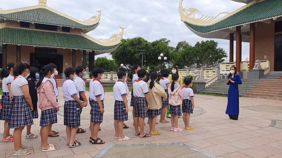 Học sinh TP Cần Thơ trải nghiệm tại khu di tích lịch sử địa phương.