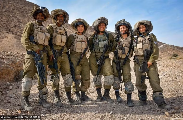 me man cac nu binh si xinh dep quan doi israel hinh anh 1
