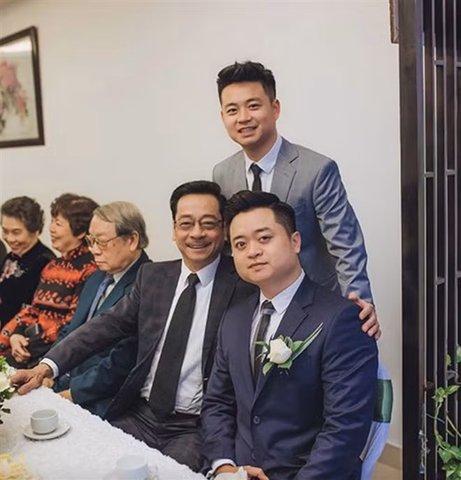 NSND Hoàng Dũng và con trai Hoàng Duy.