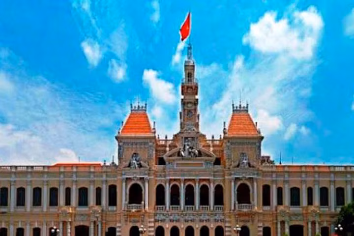 Bí thư, Chủ tịch quận, huyện ra vào UBND TP HCM phải kiểm tra an ninh