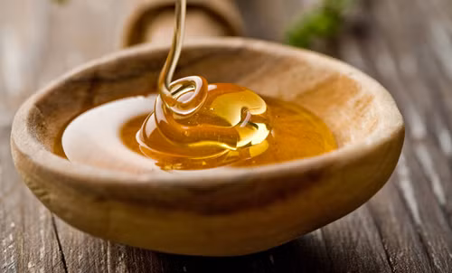 Không uống mật ong trước khi ngủ