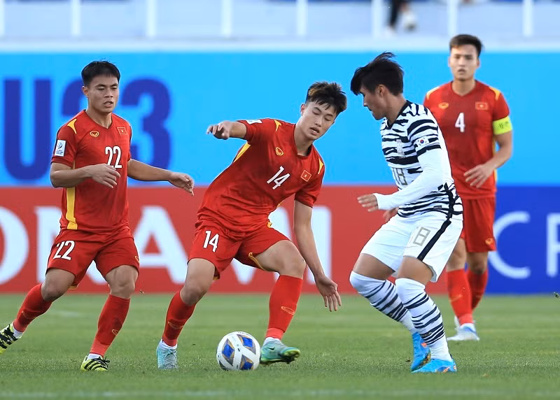 Trận U23 Việt Nam (áo đỏ) hòa 1-1 trước U23 Hàn Quốc.
