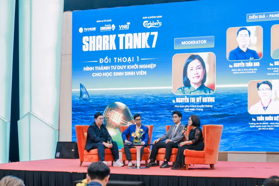 Các chuyên gia thảo luận về hình thành tư duy khởi nghiệp cho học sinh, sinh viên.