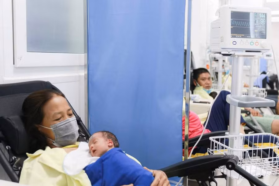 Bà Lan sinh con ở tuổi 51.