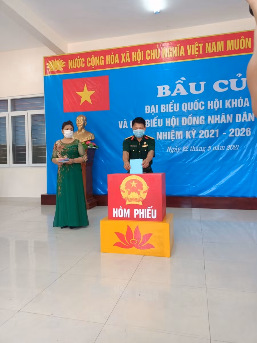 Sáng 22/5, Bạch Long Vĩ nắng vàng rực rỡ trong ngày bầu cử Đại biểu Quốc hội và Đại biểu Hội đồng nhân dân các cấp.