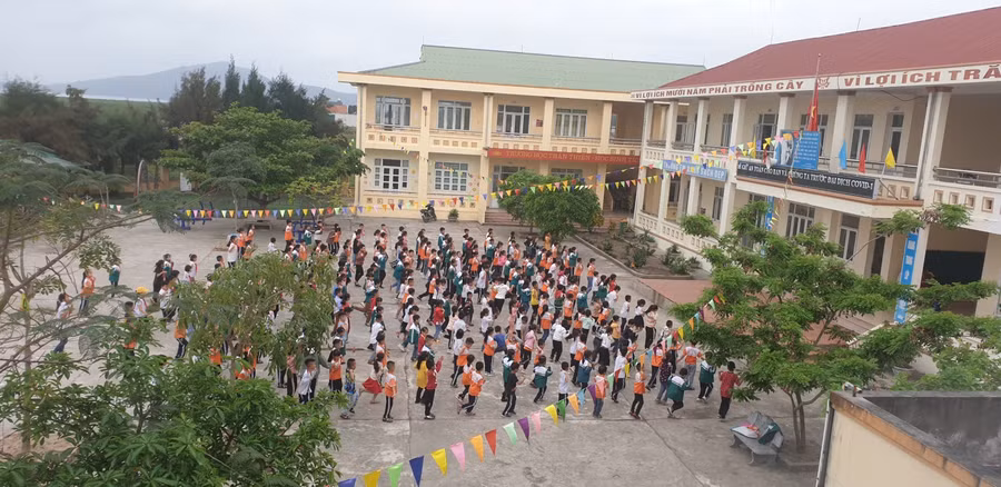 Lựa chọn sách đảm bảo phù hợp thực tiễn giảng dạy của nhà trường và điều kiện địa phương.