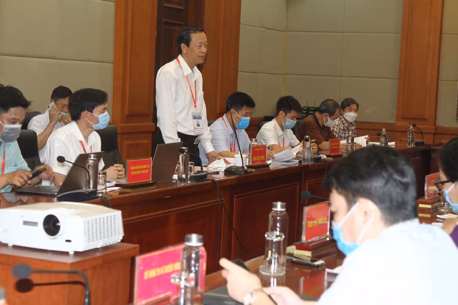Thứ trưởng Phạm Ngọc Thưởng làm việc với Ban chỉ đạo thi TP Hải Phòng.