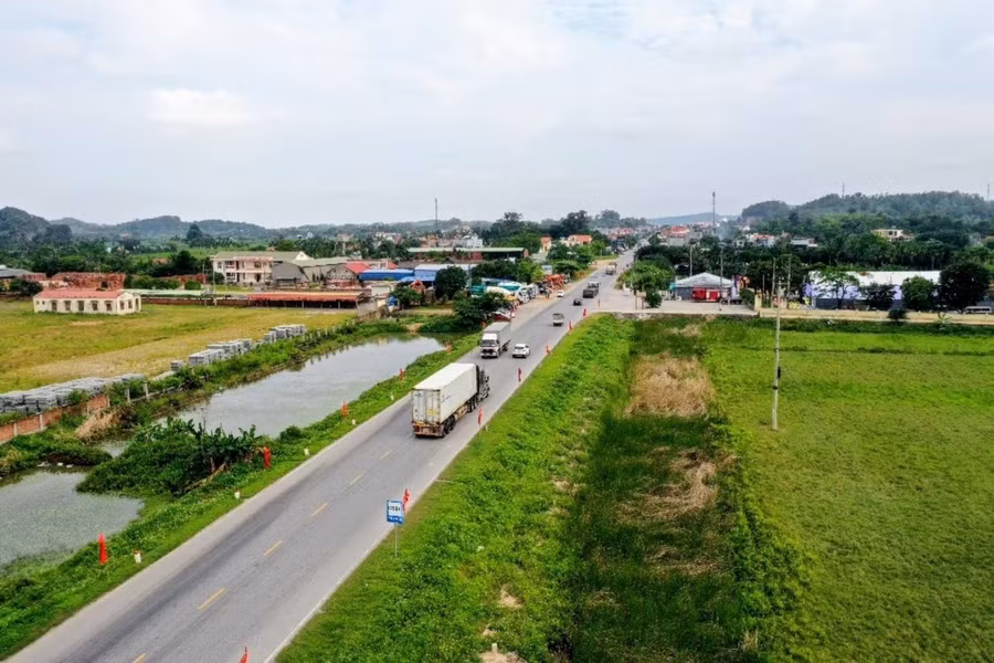 Một đoạn quốc lộ 10 nhìn từ trên cao.
