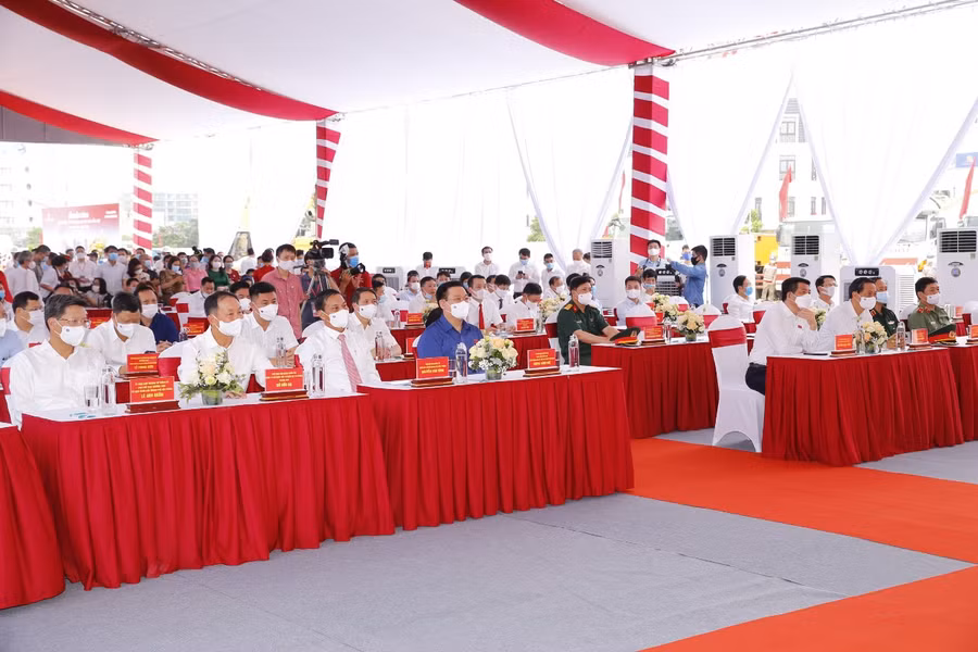 Đại biểu tham dự Lễ khởi công