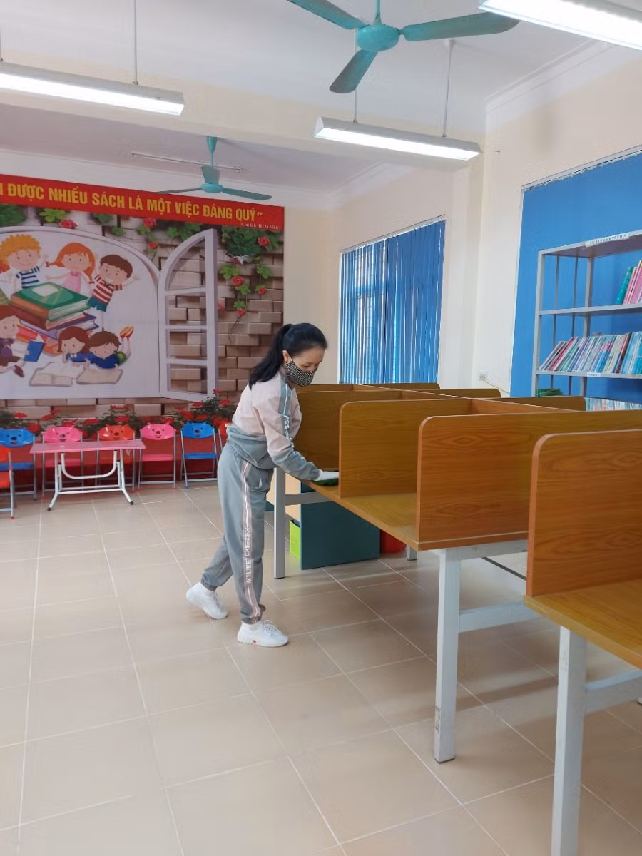 Công tác vệ sinh trường lớp được thực hiện thường xuyên.